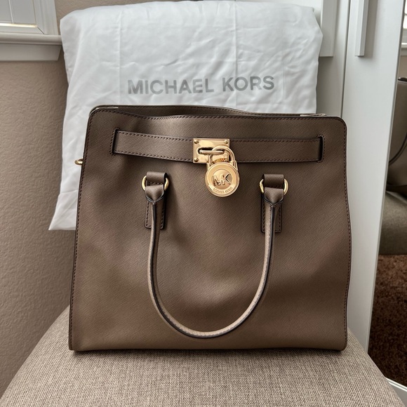 MK Large Hamilton Saffoano in taupe color. - Picture 1 of 8